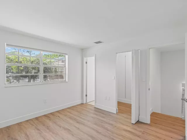 Продажа дома по адресу 12384 SW 52nd Court - фото 9186925