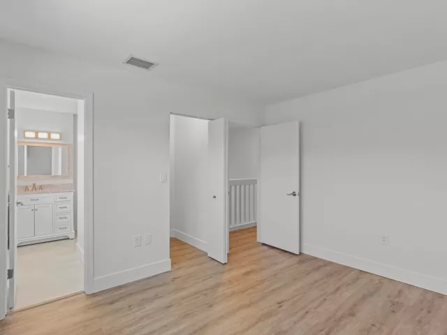 Продажа дома по адресу 12384 SW 52nd Court - фото 9186926