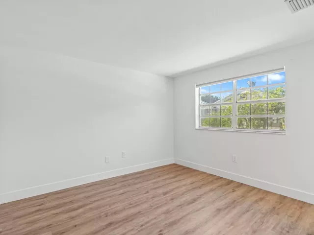 Продажа дома по адресу 12384 SW 52nd Court - фото 9186927