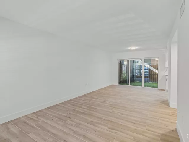 Продажа дома по адресу 12384 SW 52nd Court - фото 9186934