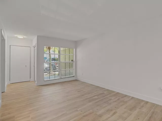 Продажа дома по адресу 12384 SW 52nd Court - фото 9186935