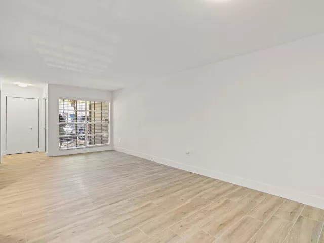 Продажа дома по адресу 12384 SW 52nd Court - фото 9186936