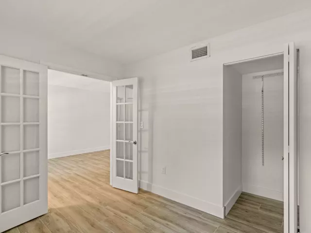 Продажа дома по адресу 12384 SW 52nd Court - фото 9186946