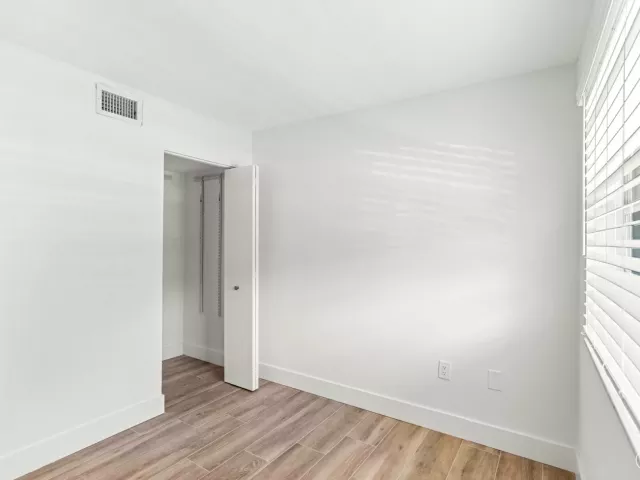 Продажа дома по адресу 12384 SW 52nd Court - фото 9186948