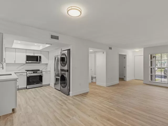 Продажа дома по адресу 12384 SW 52nd Court - фото 8885517