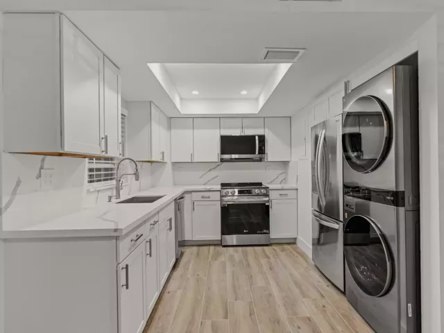 Продажа дома по адресу 12384 SW 52nd Court - фото 8885518