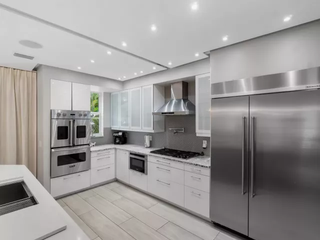 Продажа дома по адресу 2550 NW 52nd Street - фото 8917382