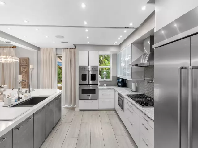Продажа дома по адресу 2550 NW 52nd Street - фото 8917383