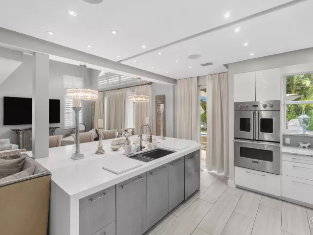 Продажа дома по адресу 2550 NW 52nd Street - фото 8917384