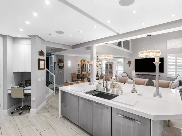 Продажа дома по адресу 2550 NW 52nd Street - фото 8917385
