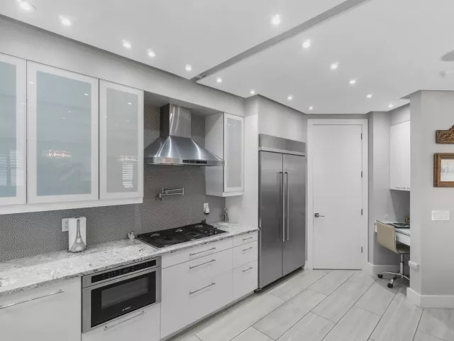 Продажа дома по адресу 2550 NW 52nd Street - фото 8917386