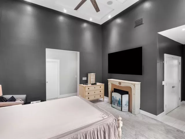 Продажа дома по адресу 2550 NW 52nd Street - фото 8917390