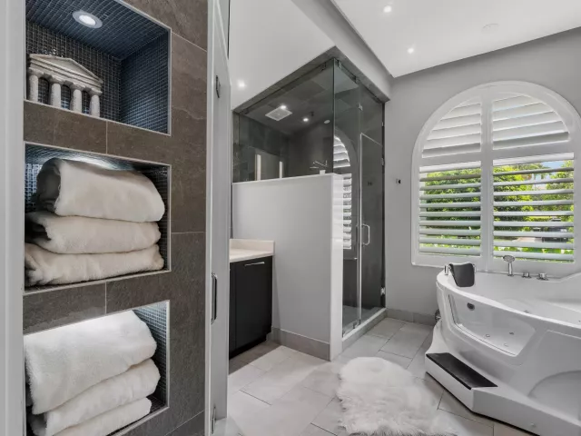 Продажа дома по адресу 2550 NW 52nd Street - фото 8917392