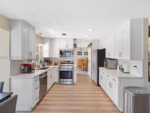 Продажа дома по адресу 8650 SW 57th Ct - фото 8878367