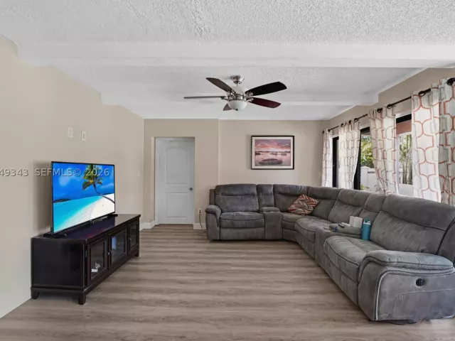 Продажа дома по адресу 8650 SW 57th Ct - фото 8878369