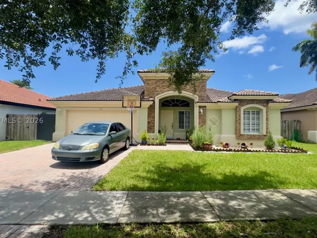 Продажа дома по адресу 937 NE 35th Ave - фото 8878445