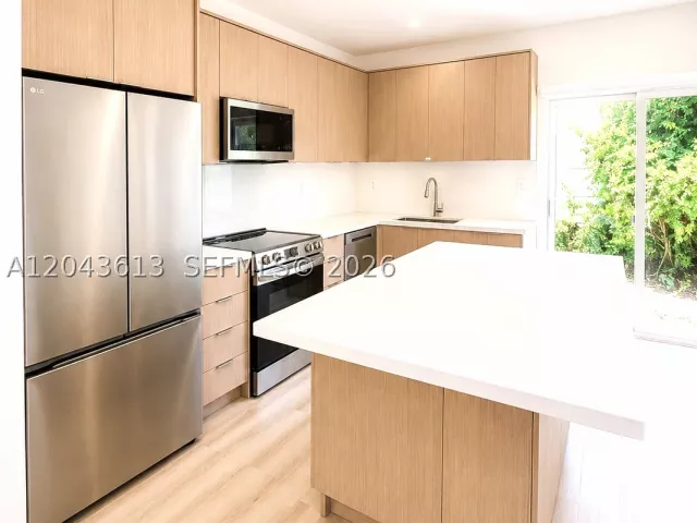 Продажа дома по адресу 1627 N 28th Ct - фото 8908851
