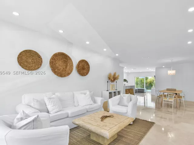 Продажа дома по адресу 2195 SW 25th Ter - фото 8879710