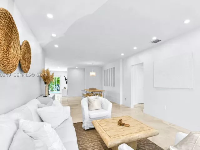 Продажа дома по адресу 2195 SW 25th Ter - фото 8879711
