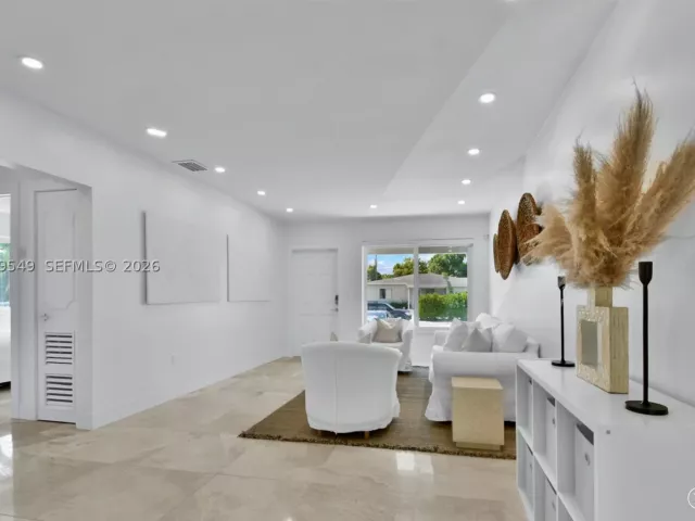 Продажа дома по адресу 2195 SW 25th Ter - фото 8879714