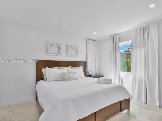 Продажа дома по адресу 2195 SW 25th Ter - фото 8879716