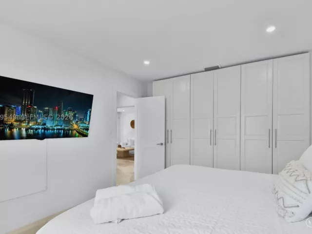Продажа дома по адресу 2195 SW 25th Ter - фото 8879717