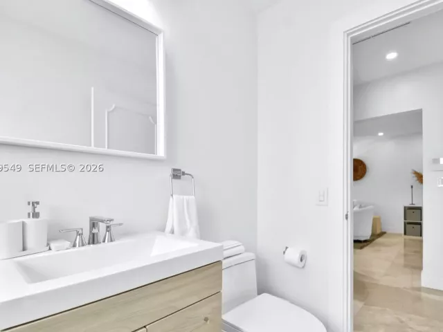 Продажа дома по адресу 2195 SW 25th Ter - фото 8879719