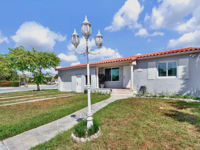 Продажа дома по адресу 2195 SW 25th Ter - фото 8879701