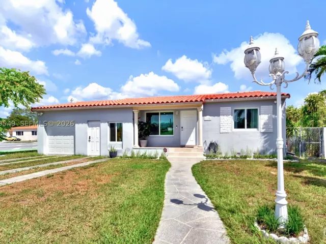 Продажа дома по адресу 2195 SW 25th Ter - фото 8879702