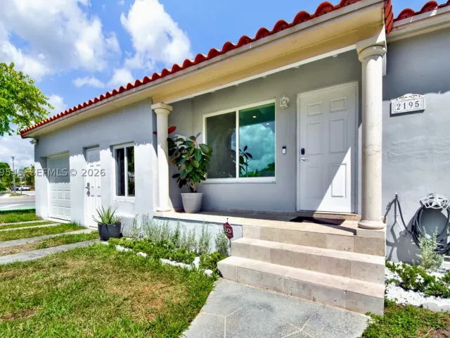 Продажа дома по адресу 2195 SW 25th Ter - фото 8879703