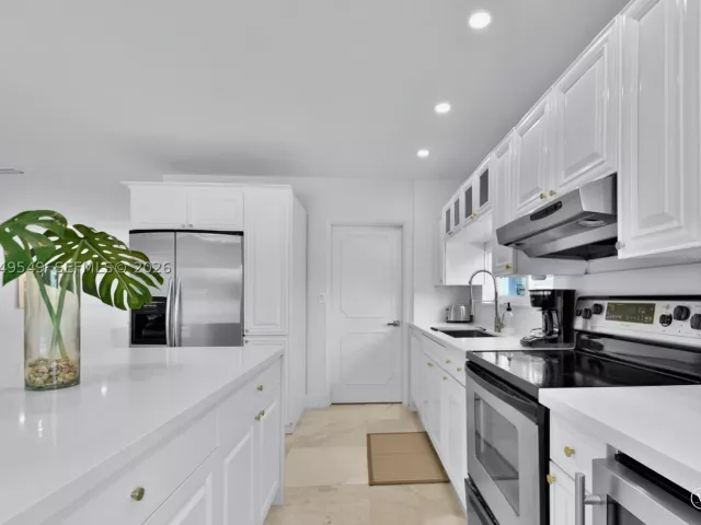 Продажа дома по адресу 2195 SW 25th Ter - фото 8879704