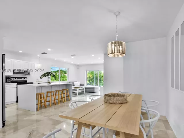 Продажа дома по адресу 2195 SW 25th Ter - фото 8879706