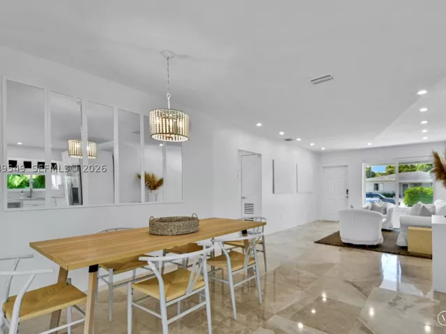 Продажа дома по адресу 2195 SW 25th Ter - фото 8879707