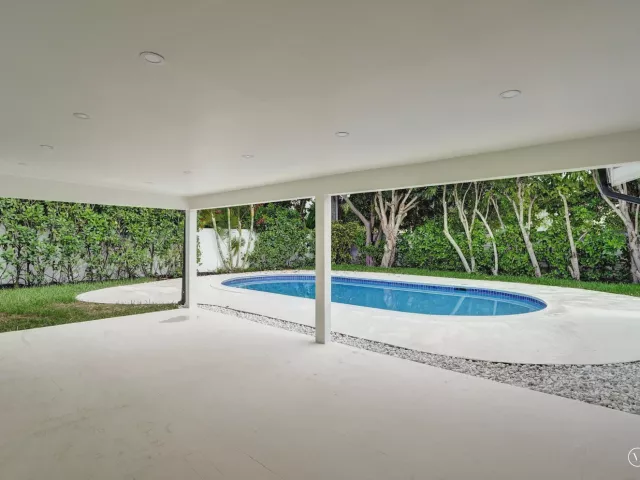 Продажа дома по адресу 5561 NE 26th Avenue - фото 8917632