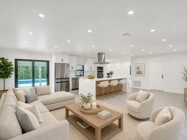Продажа дома по адресу 5561 NE 26th Avenue - фото 8917623