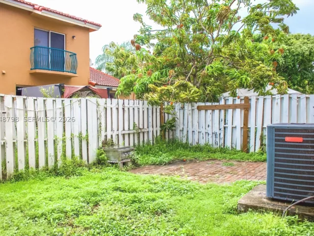 Продажа дома по адресу 16102 NW 22nd St - фото 8899138