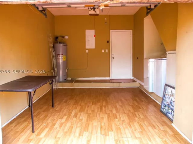 Продажа дома по адресу 16102 NW 22nd St - фото 8899140