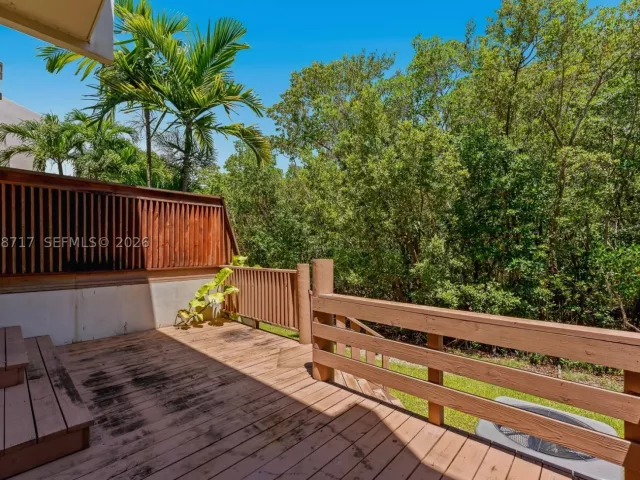 Продажа дома по адресу 2525 NE 135th St - фото 8879846