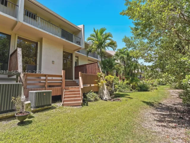 Продажа дома по адресу 2525 NE 135th St - фото 8879848