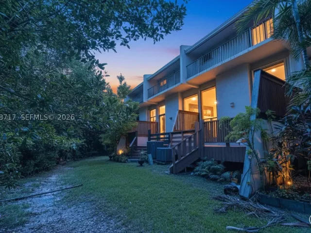 Продажа дома по адресу 2525 NE 135th St - фото 8879849