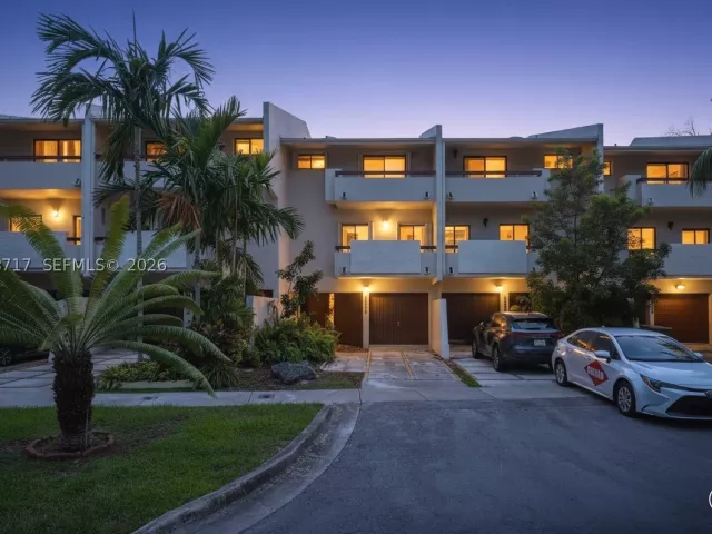 Продажа дома по адресу 2525 NE 135th St - фото 8879834