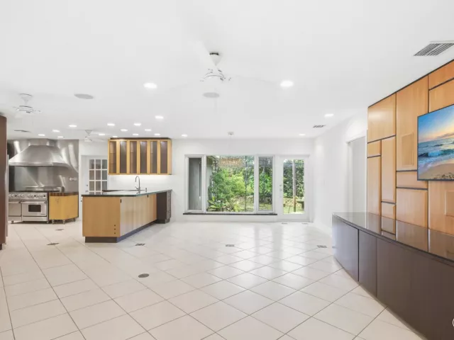 Продажа дома по адресу 2151 SW 23rd Terrace - фото 8919067