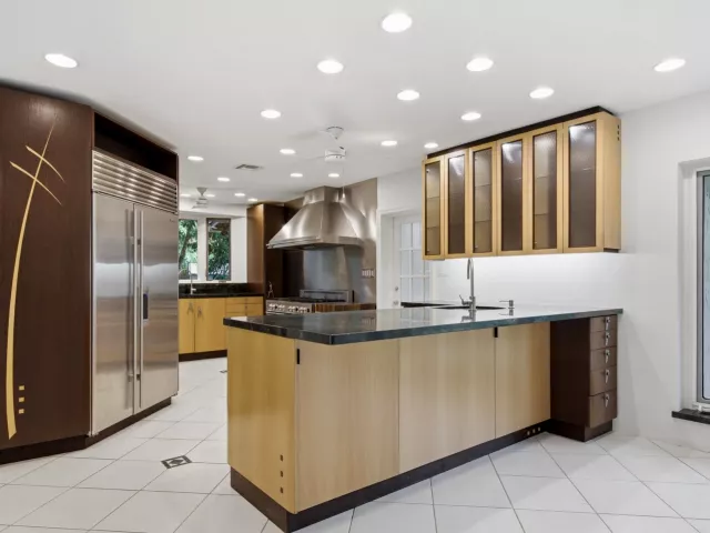 Продажа дома по адресу 2151 SW 23rd Terrace - фото 8919072
