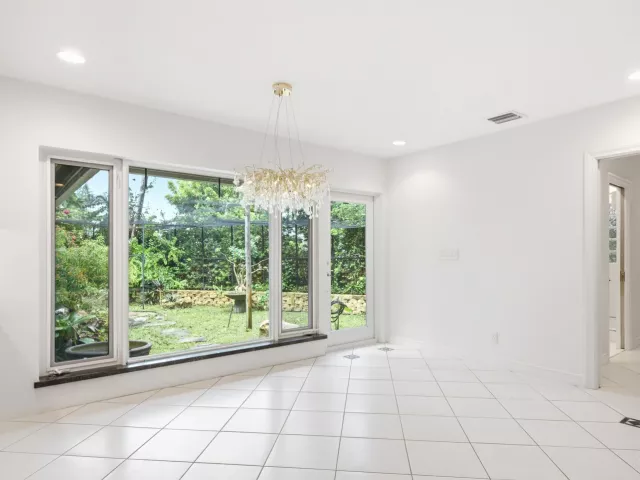 Продажа дома по адресу 2151 SW 23rd Terrace - фото 8919073