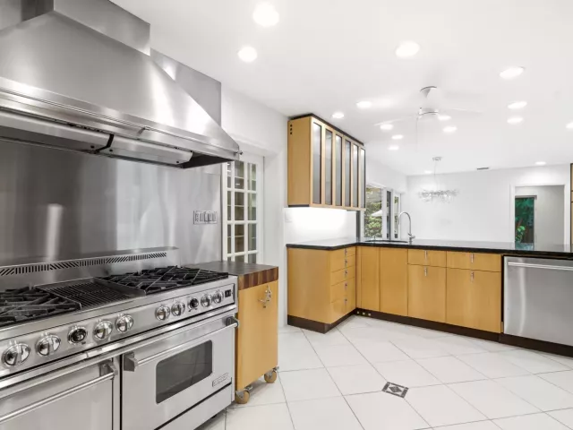 Продажа дома по адресу 2151 SW 23rd Terrace - фото 8919075