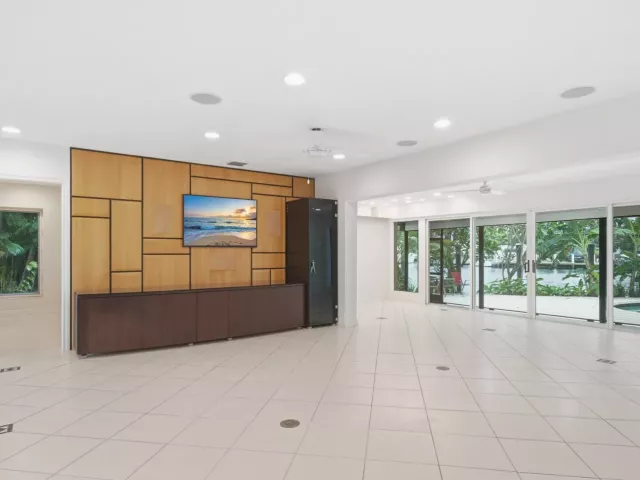 Продажа дома по адресу 2151 SW 23rd Terrace - фото 8919078