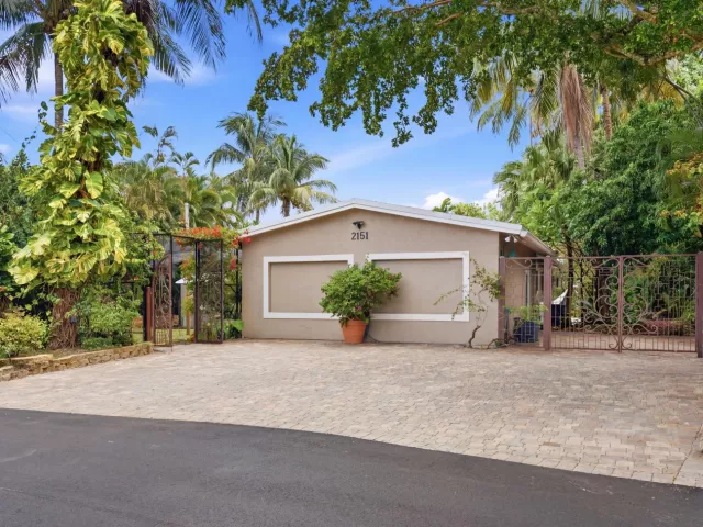 Продажа дома по адресу 2151 SW 23rd Terrace - фото 8919060