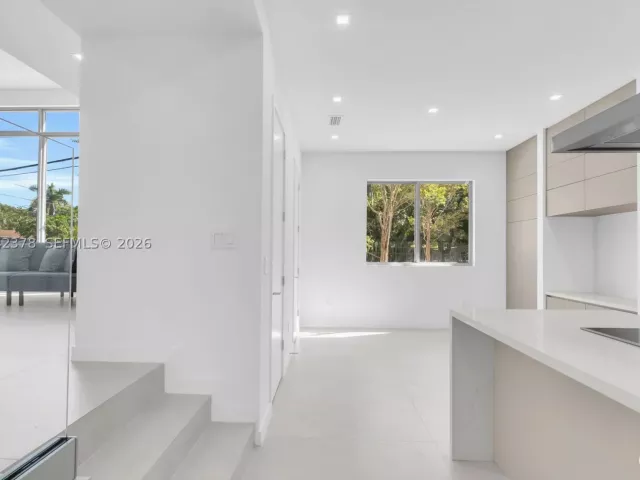 Продажа дома по адресу 3204 Plaza St - фото 8924811