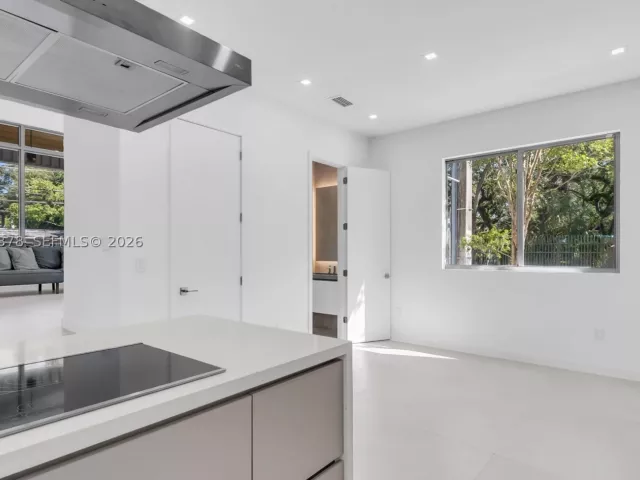 Продажа дома по адресу 3204 Plaza St - фото 8924812