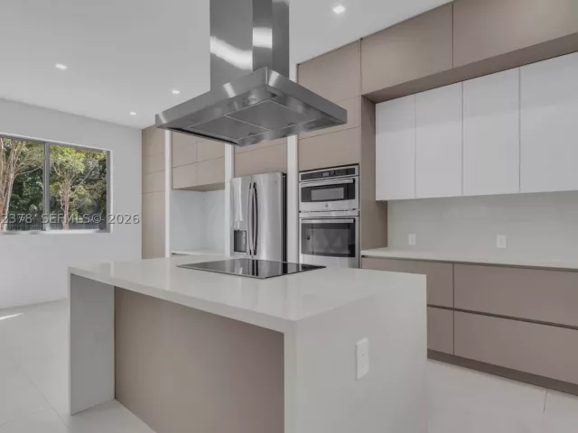 Продажа дома по адресу 3204 Plaza St - фото 8924813